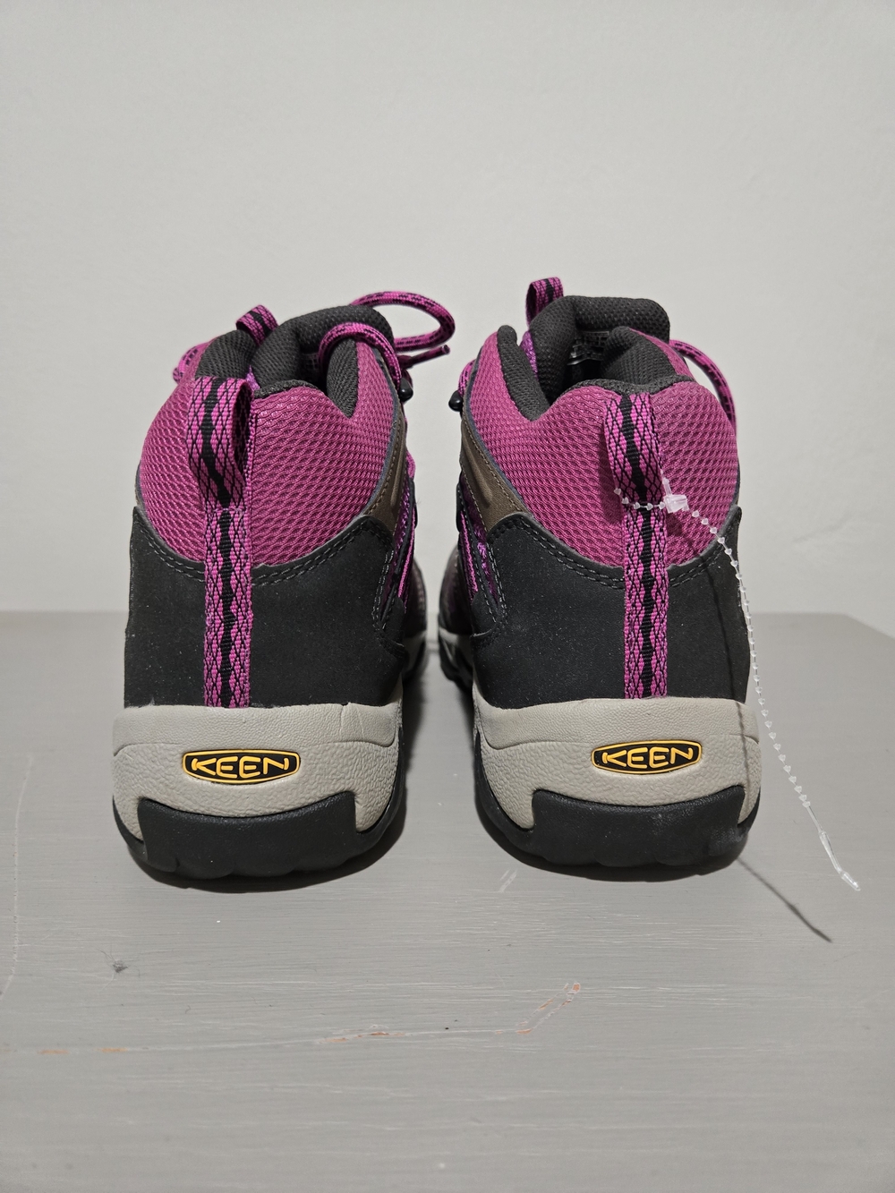 KEEN Waterproof Women’s Pink and Gray Trail Hiking Shoes *NWOT* - Picture 4 of 5